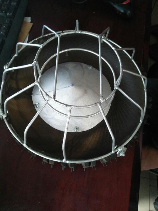 máng ăn chống bới cho gà , chim bồ câu