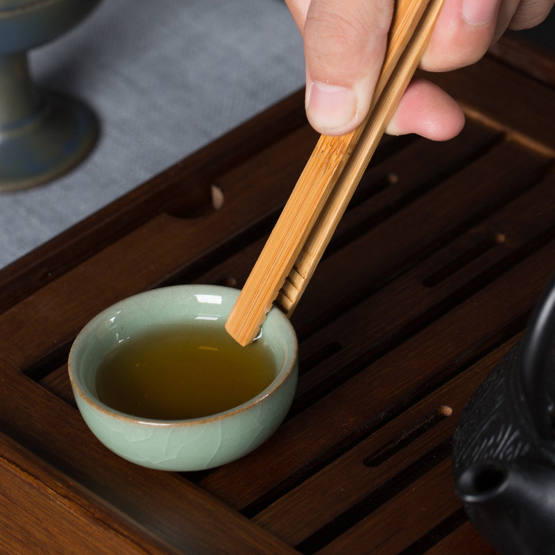 Kẹp gỗ gắp chén trà