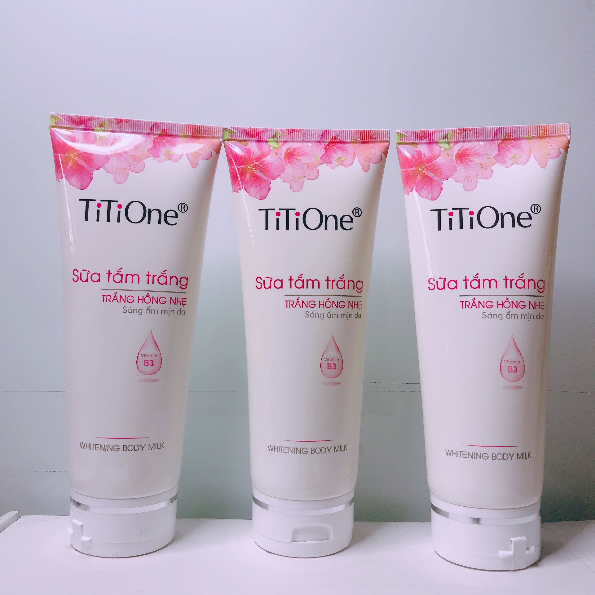 Sữa Tắm Trắng TiTiOne Trắng Hồng Nhẹ 200g