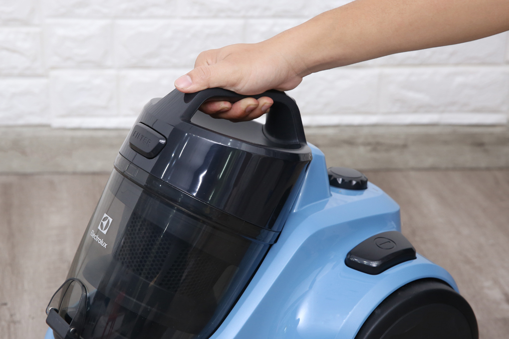 Máy hút bụi Electrolux EC31-2BB 1800W.