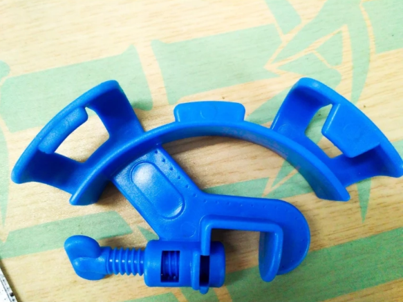 Kẹp giữ ống thay nước in out cho hồ cá