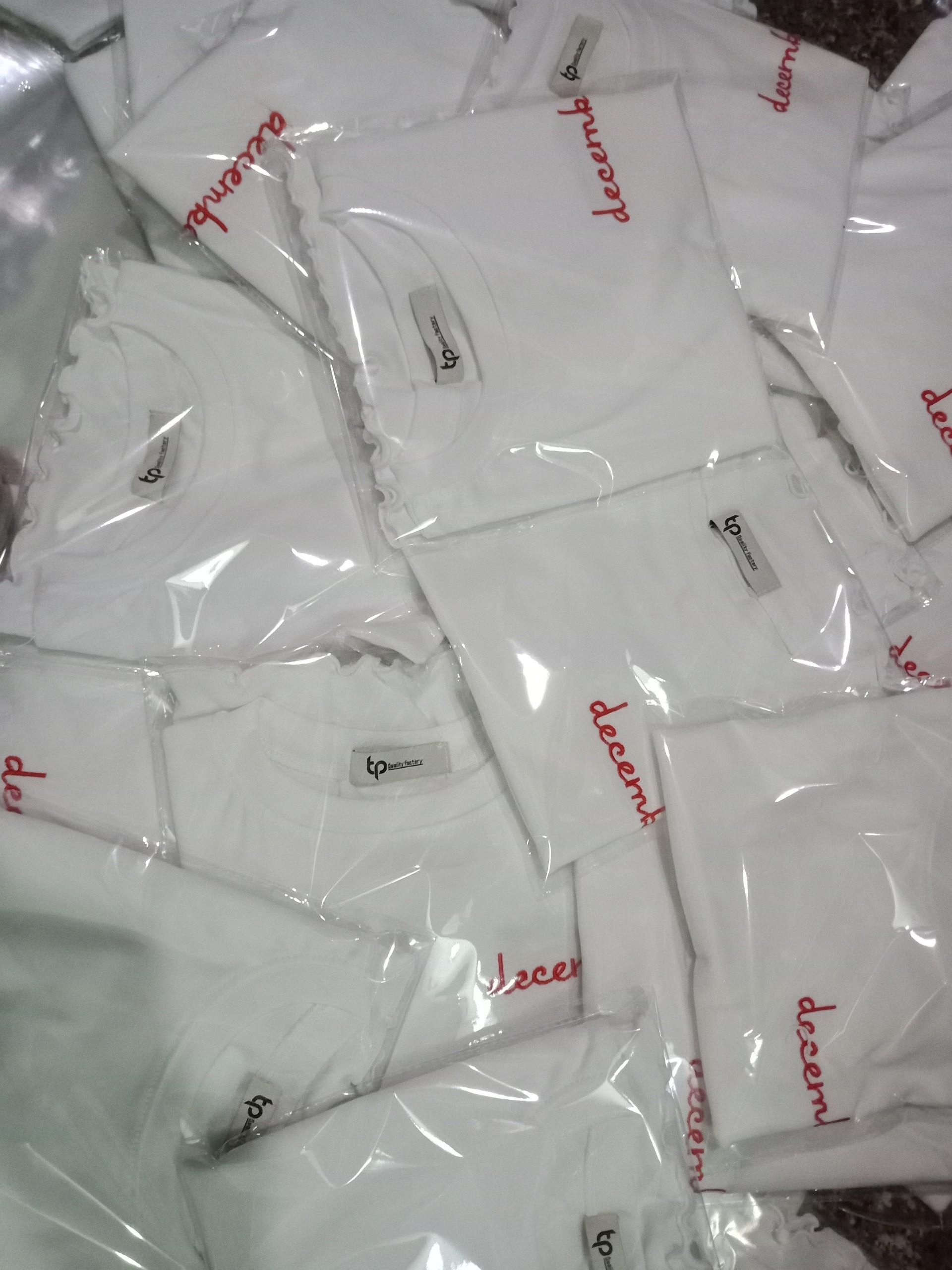 Áo croptop Thêu chữ Siêu Sang