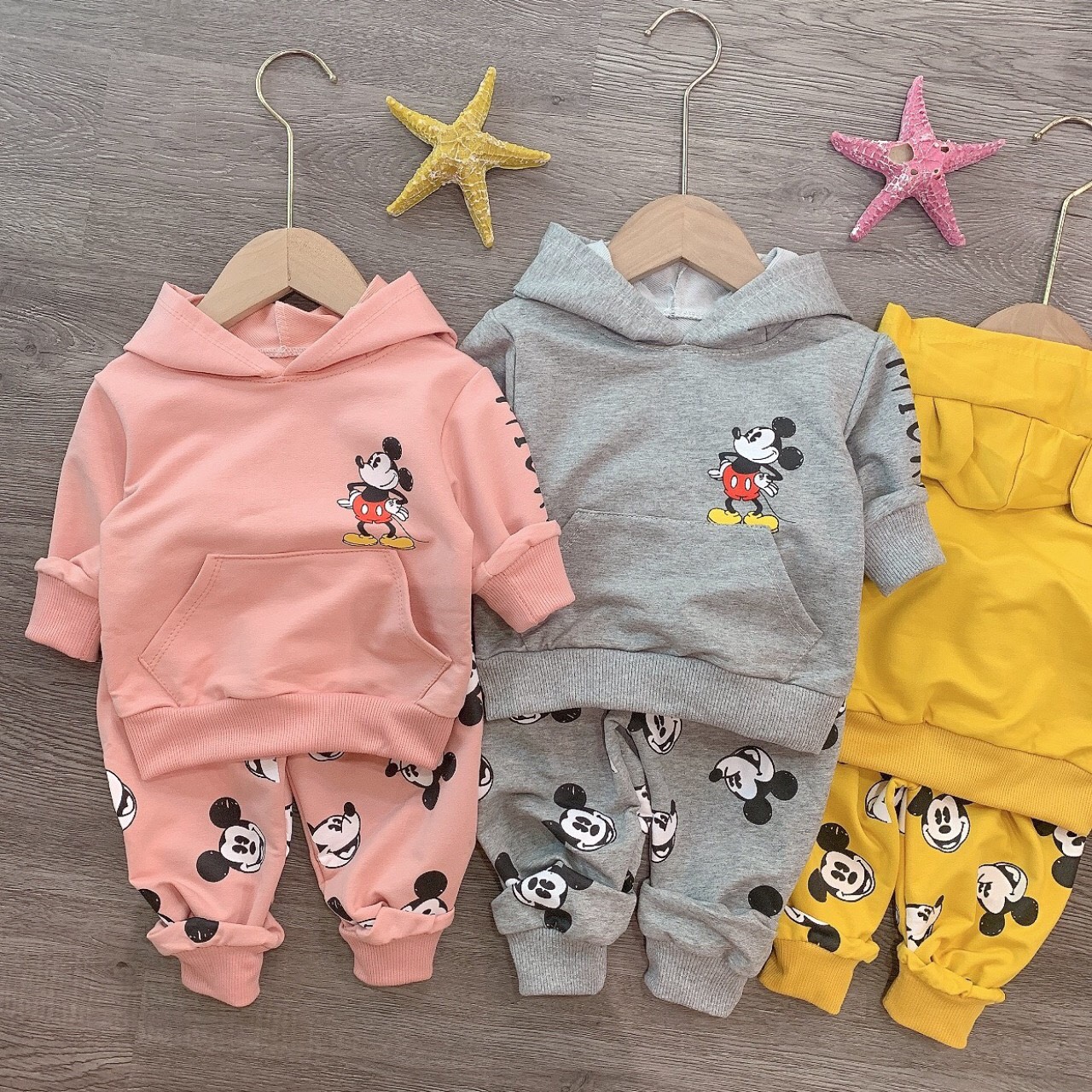 Set nỉ da cá họa tiết Mickey cho bé