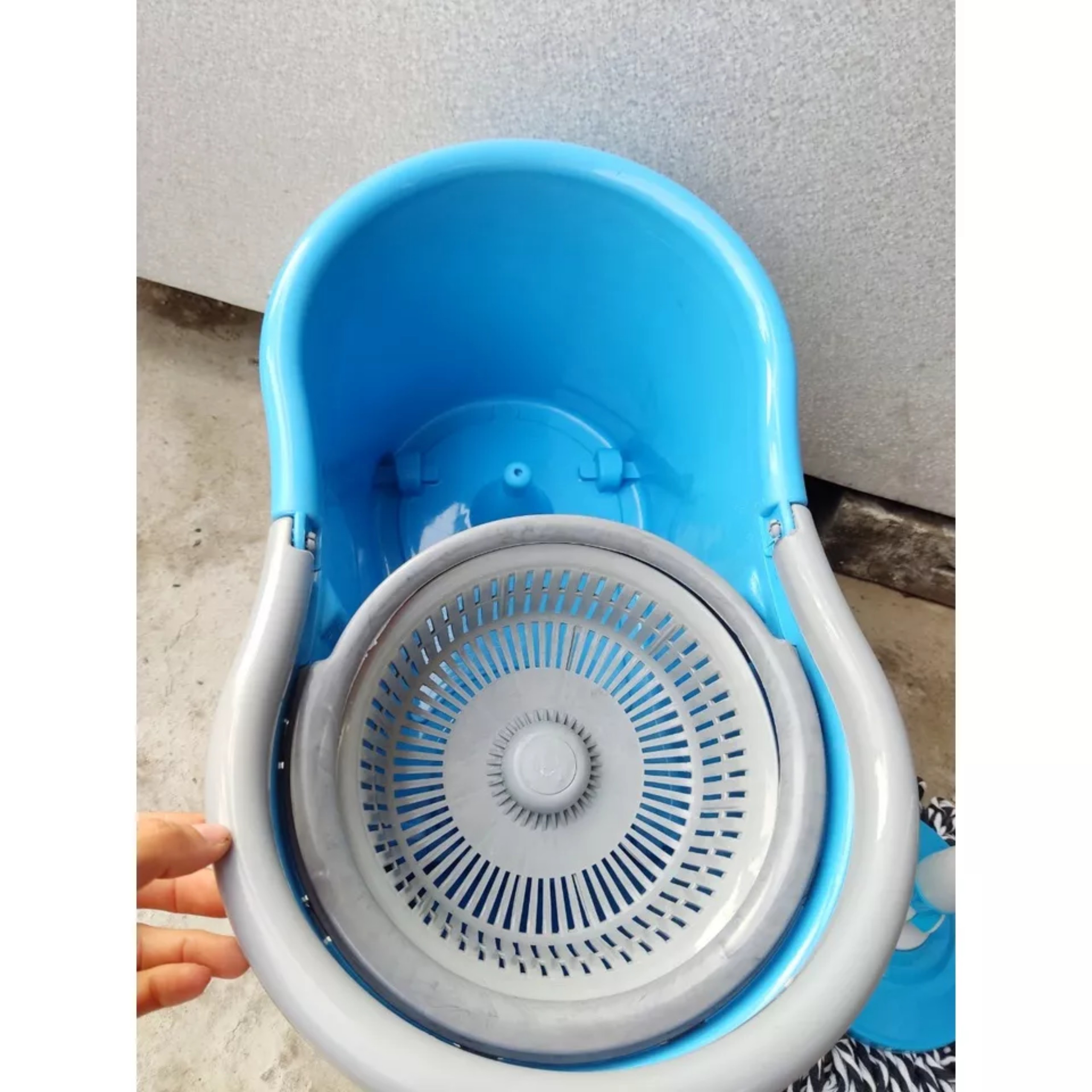 Bộ thùng lau nhà 360 độ trọn bộ: ( 1 thùng, 1 cây, 1 bông lau )