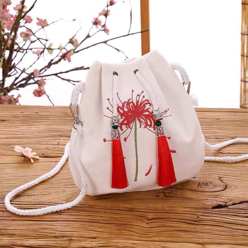 Balo cổ trang thêu hoa bỉ ngạn