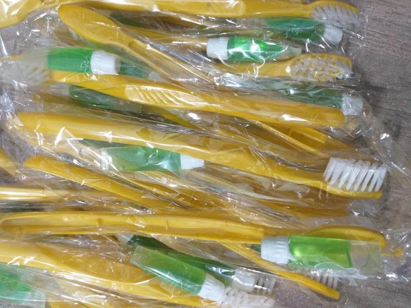 100 chiếc Bàn chải đánh răng dùng trong nhà nghỉ khách sạn màu vàng