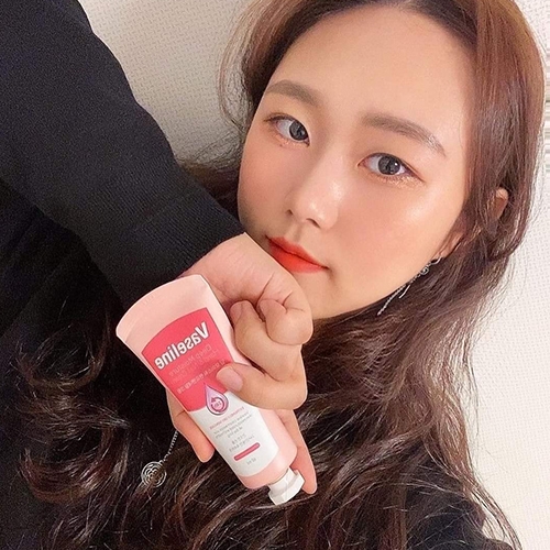 Kem dưỡng da tay và móng Vaseline Deep Moisture 60ml Hàn Quốc