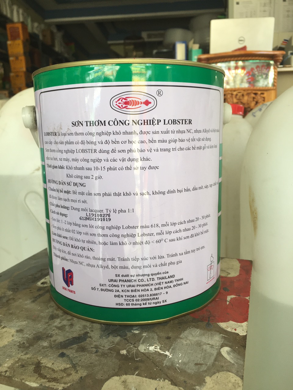 Sơn thơm công nghiệp LOBSTER màu đen lon 800ml