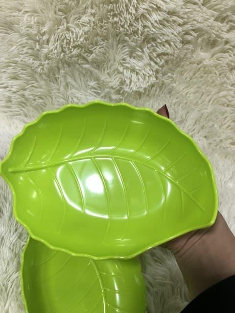 Set 2 đĩa hình chiếc lá bằng nhựa  đựng hoa quả