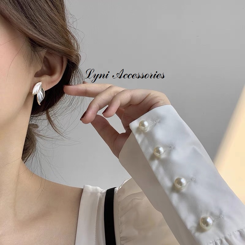 Bông tai hình chiếc lá