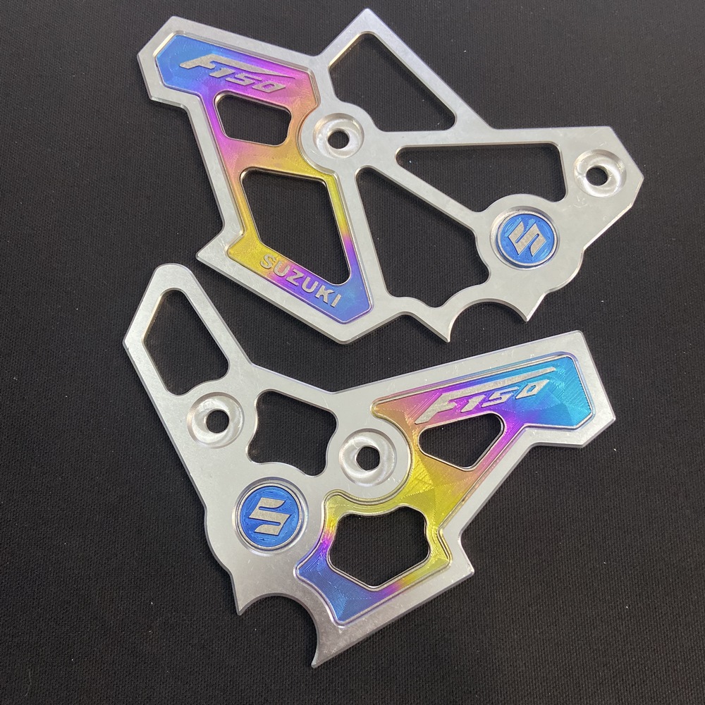 [HCM][HÃY MUA THEO CÁCH CỦA BẠN] CHE BEN ĐẠP TITAN CHO RAIDER FISATRIA FI CÓ LOGO TITAN SUZUKI TRANG TRÍ XE  (2 MIẾNG 2 BÊN)