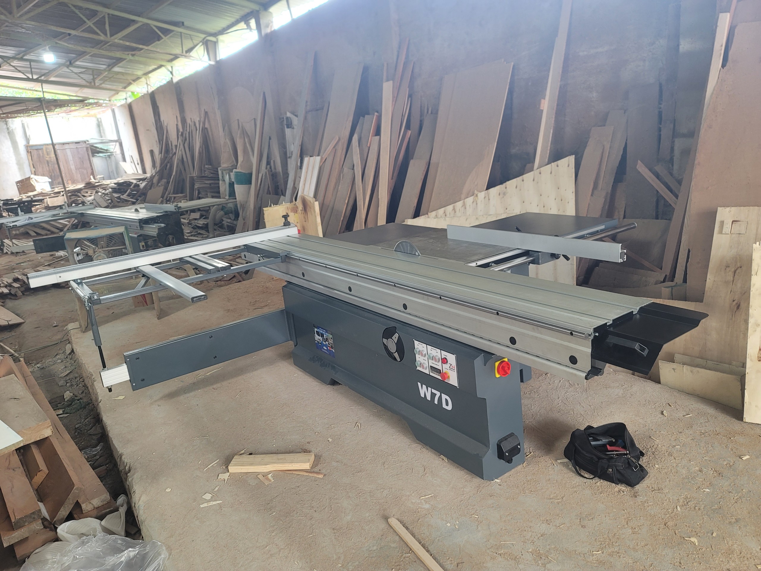[Ho Chi Minh] w7d sliding table circular saw