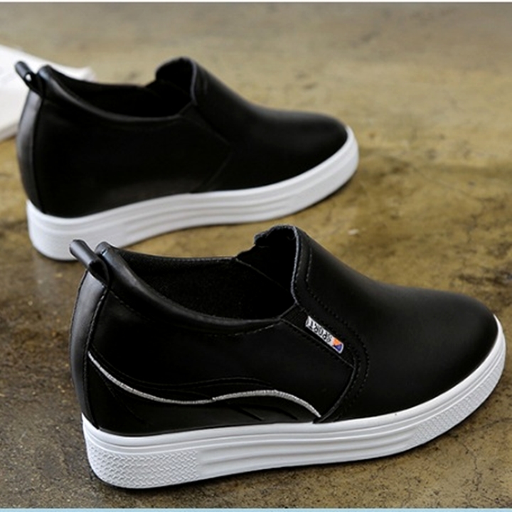 Giày sneaker nữ da PU thêu viền form nhỏ C08