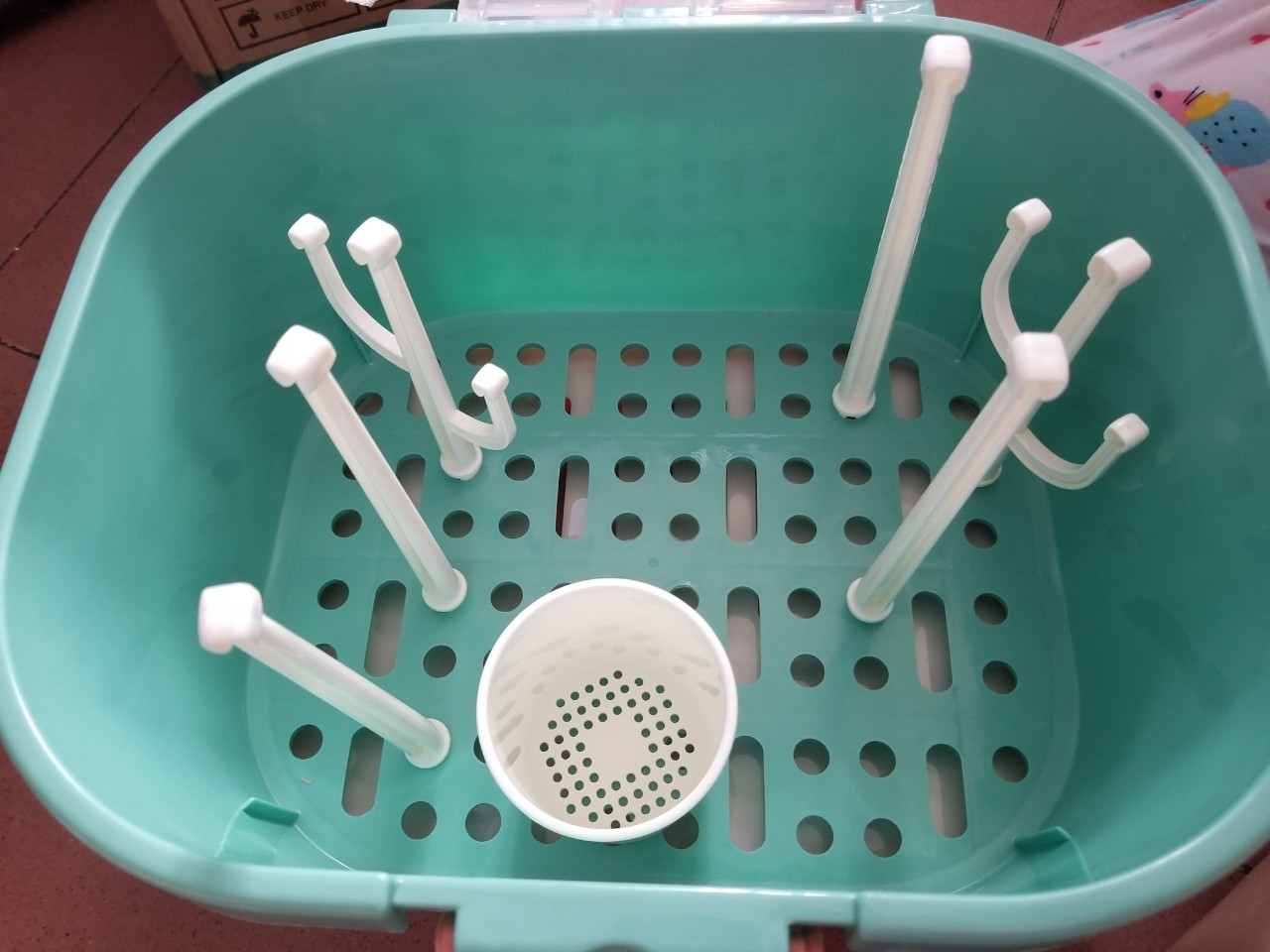Khay úp bình sữa có nắp đậy kèm khay đựng nước