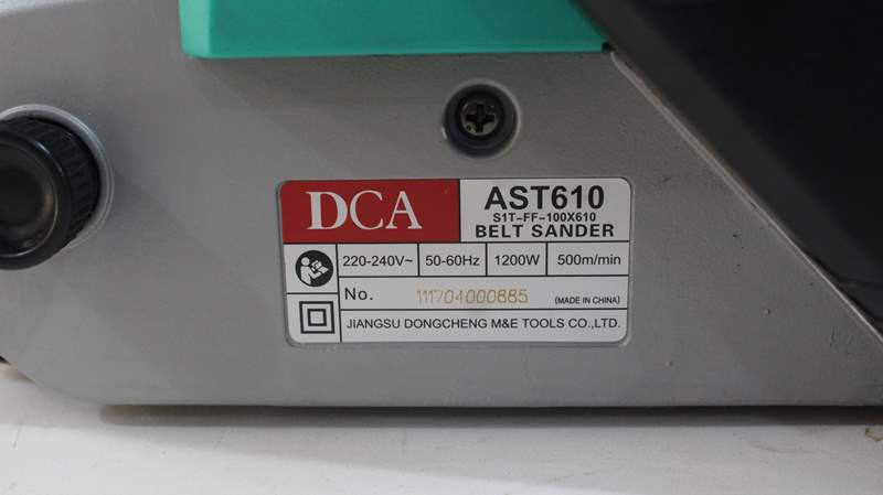 Máy chà nhám băng 1200W DCA AST610