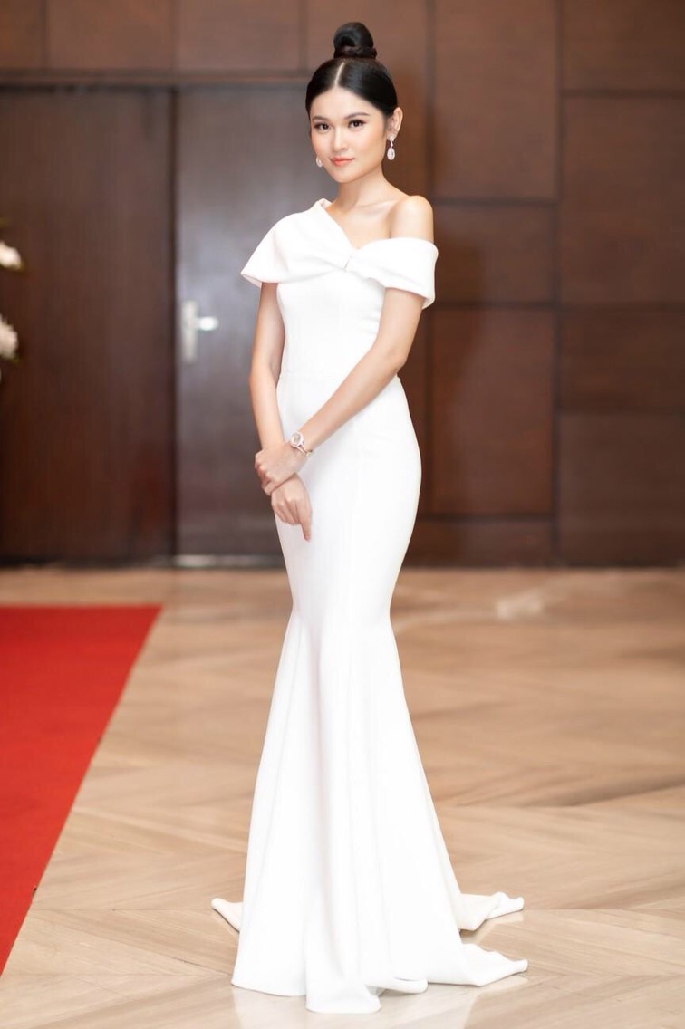 Đầm Dạ Hội Đuôi Cá Trễ Vai