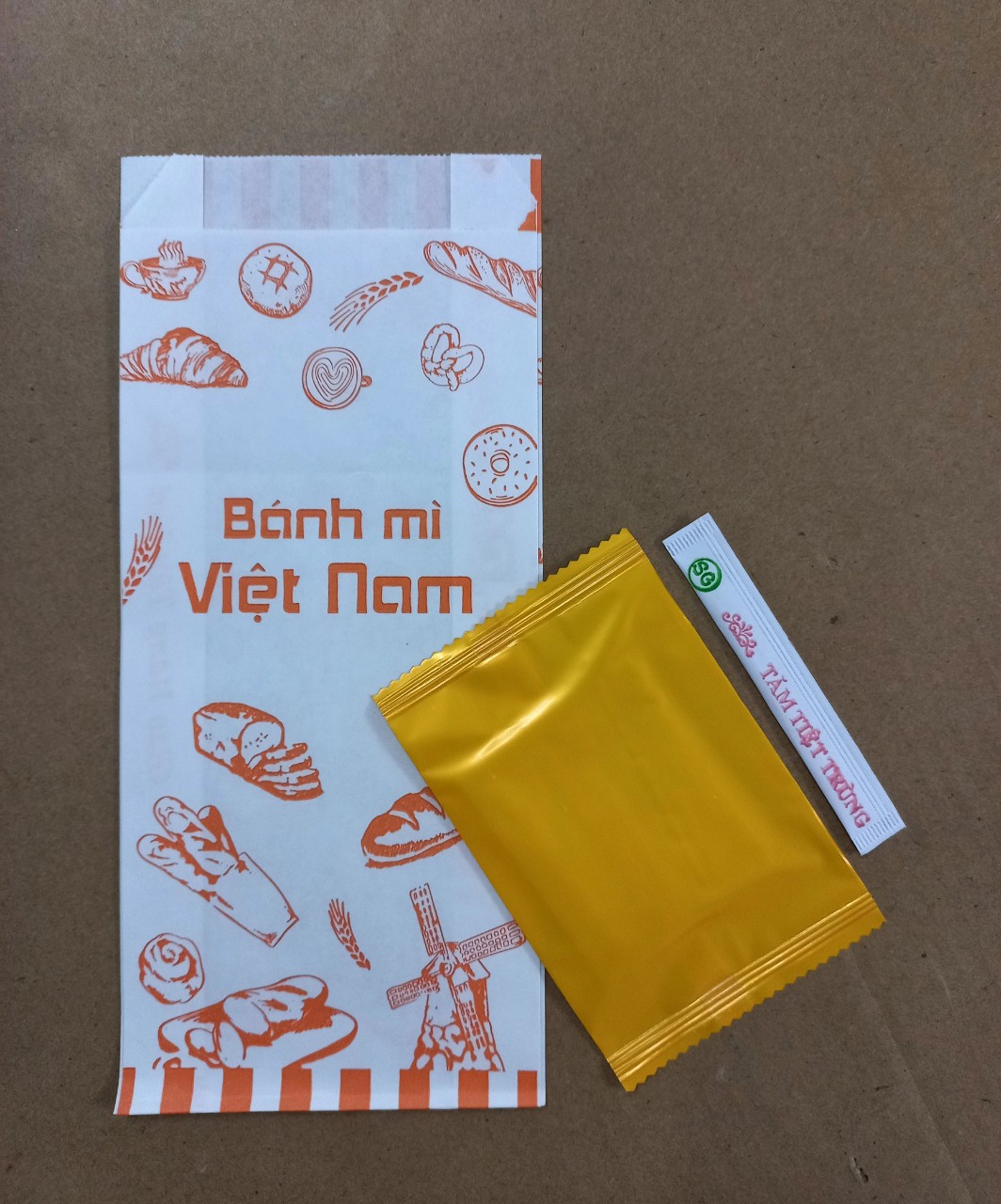 Combo 500 túi giấy + tăm + khăn lạnh màu vàng