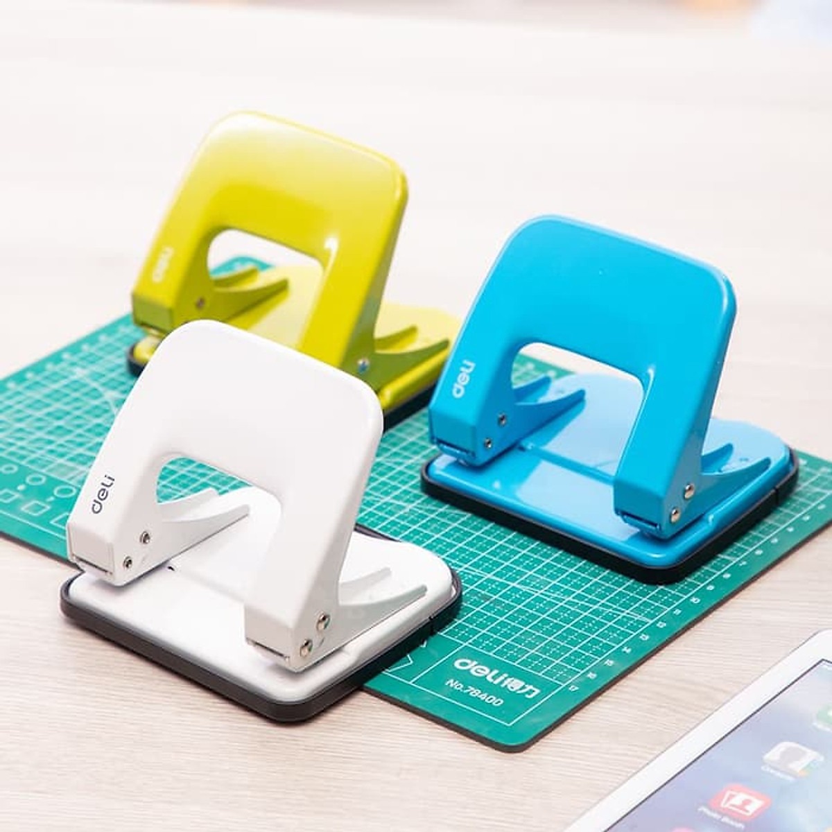 Máy Đục Lỗ 15/20/35/45 Tờ Deli