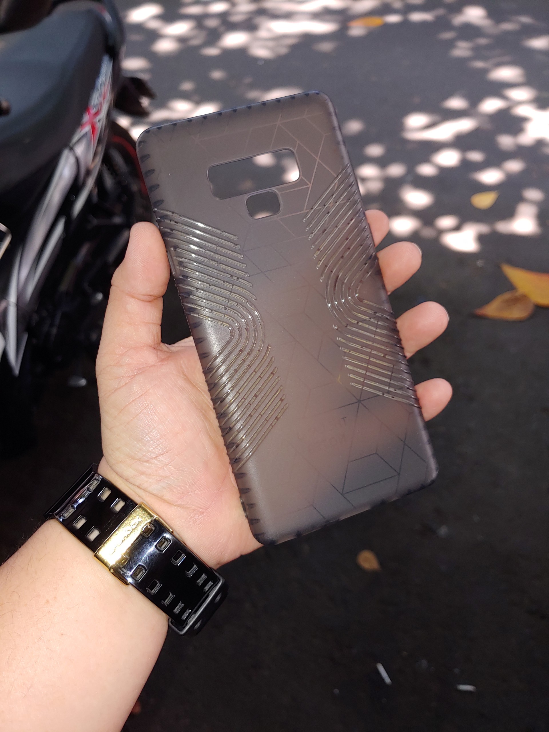 Mua 1 tặng 1 - ốp lưng note 9 tặng 1 dán lưng vân carbon