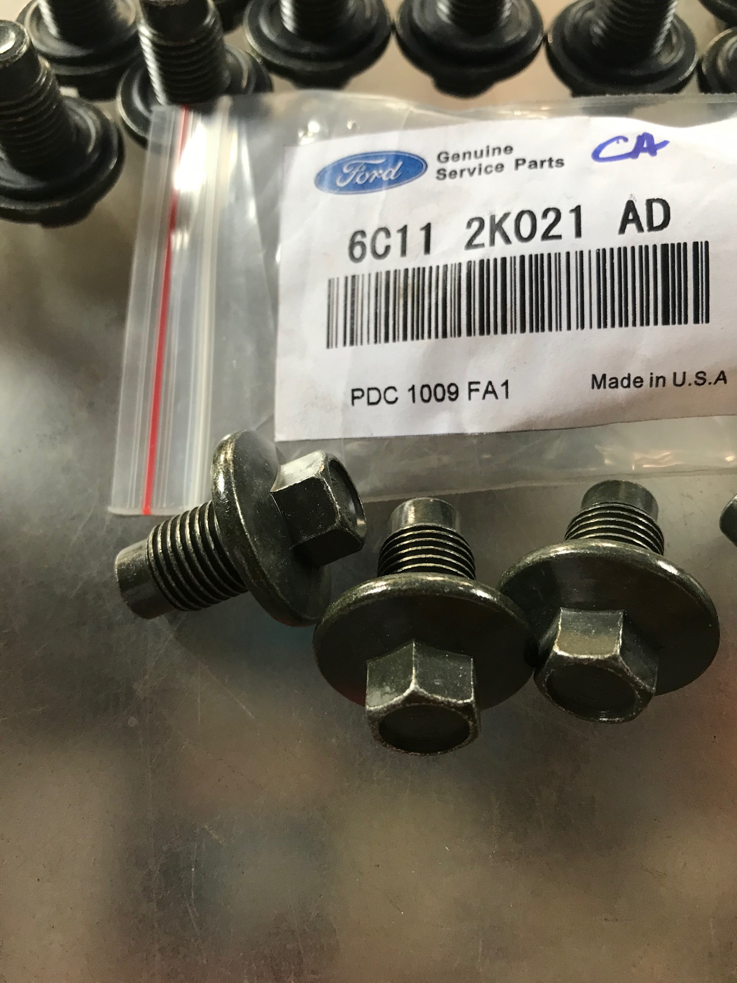 [HCM]Tán Xả Nhớt (Ốc Xả Nhớt) Ford Transit