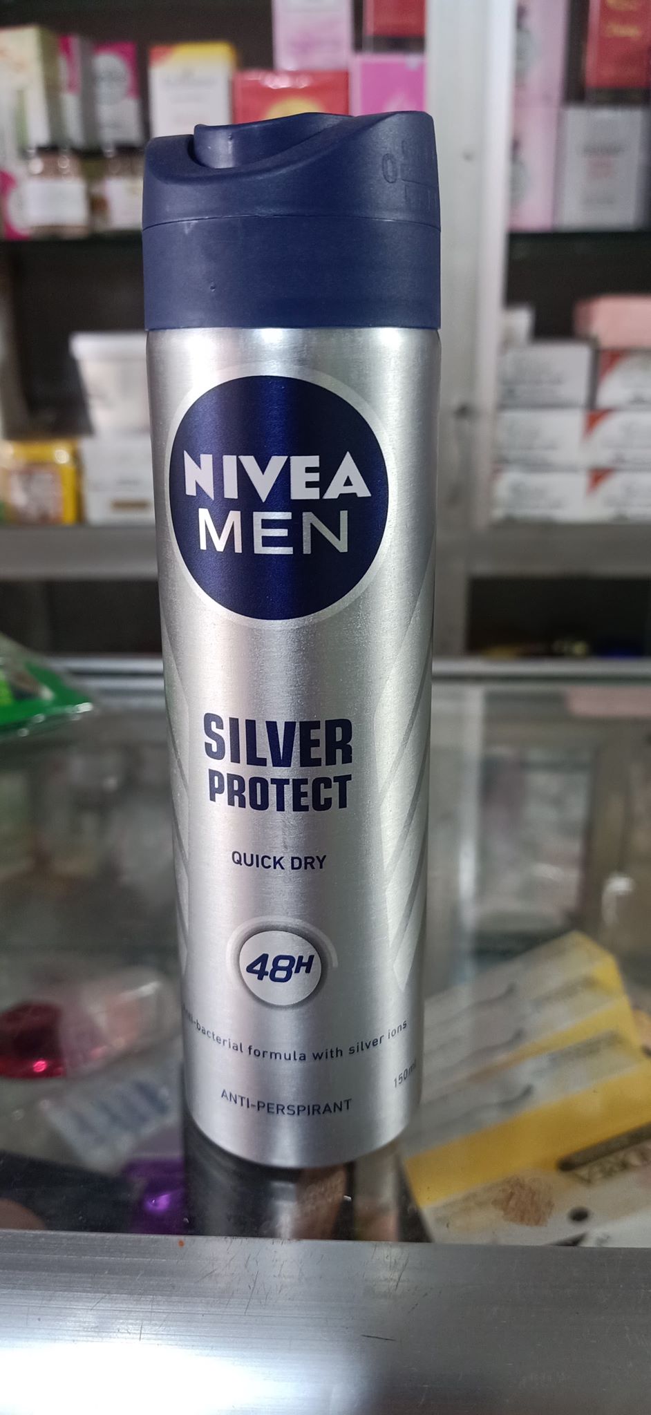Xịt klhử mùi nivea men phân tử bạc