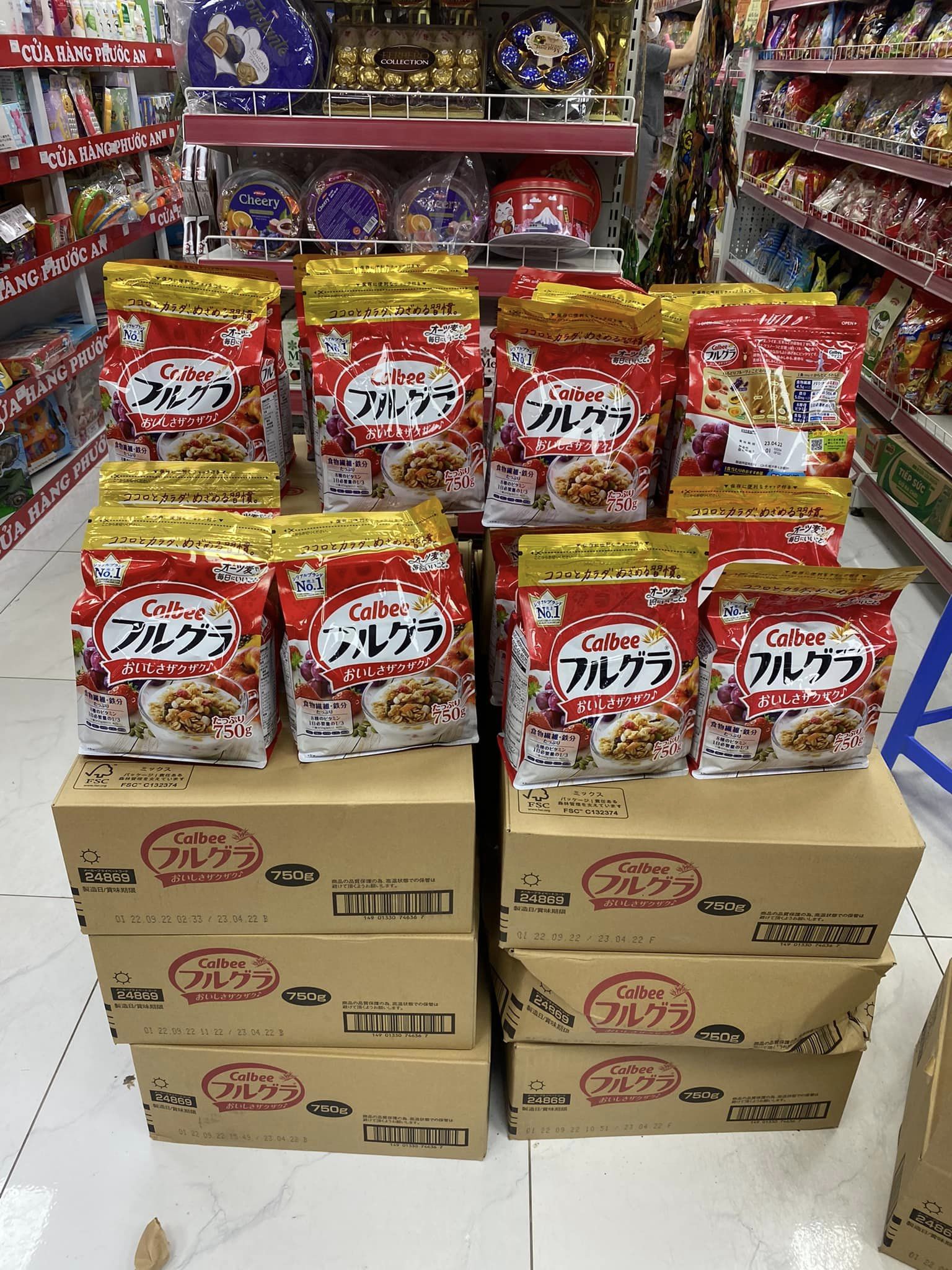 combo 1 thùng Ngũ cốc Calbee Đỏ 800g Nhật Bản
