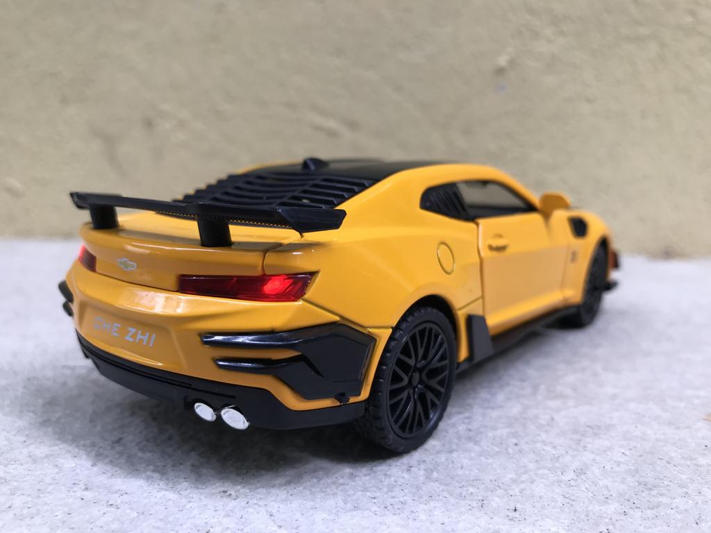 Mô hình xe CHEVROLET Camaro 2022 - 1:32