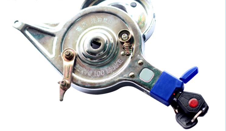 Bát phanh Q100 có khóa xe điện