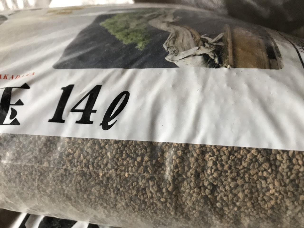 Đất nền Akadama size S hàng chiết lẻ từ bao-1kg