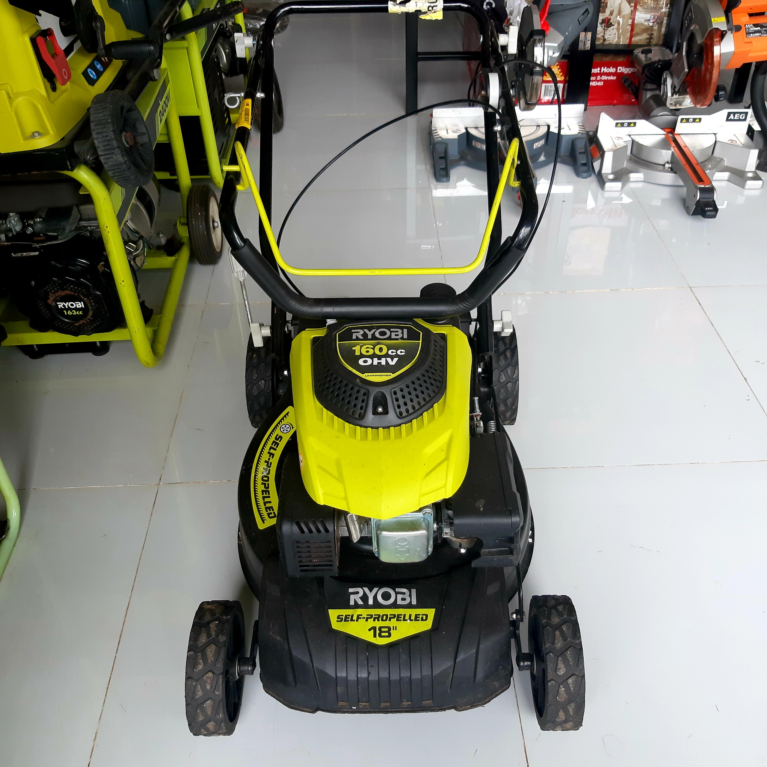 Xe cắt cỏ tự hành Ryobi