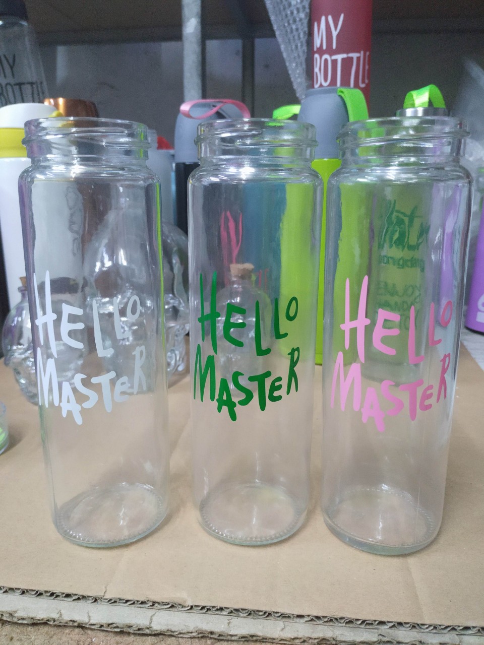 Bình Thuỷ Tinh Trong In Chữ Hello Master 420 ml
