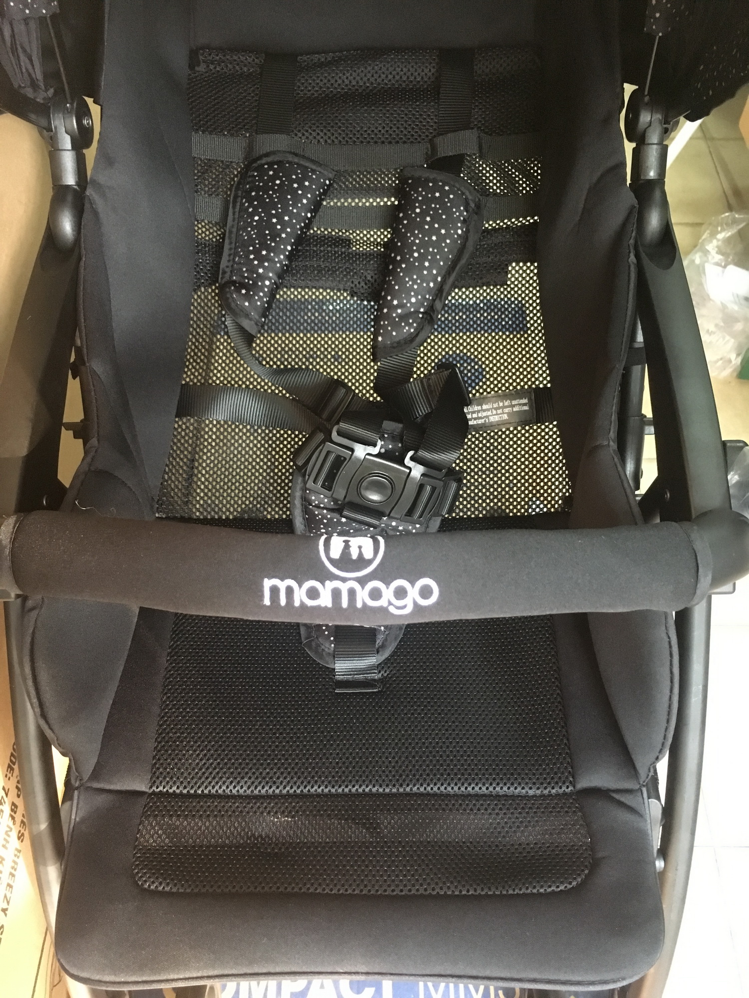 Xe đẩy em bé Kids Plaza Compact 319  (tên cũ Mamago Compact 319) màu đen
