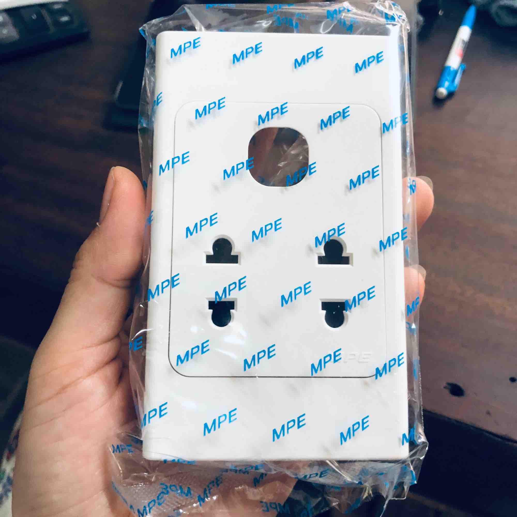 [HCM]Ổ cắm 2 + 1 lỗ MPE