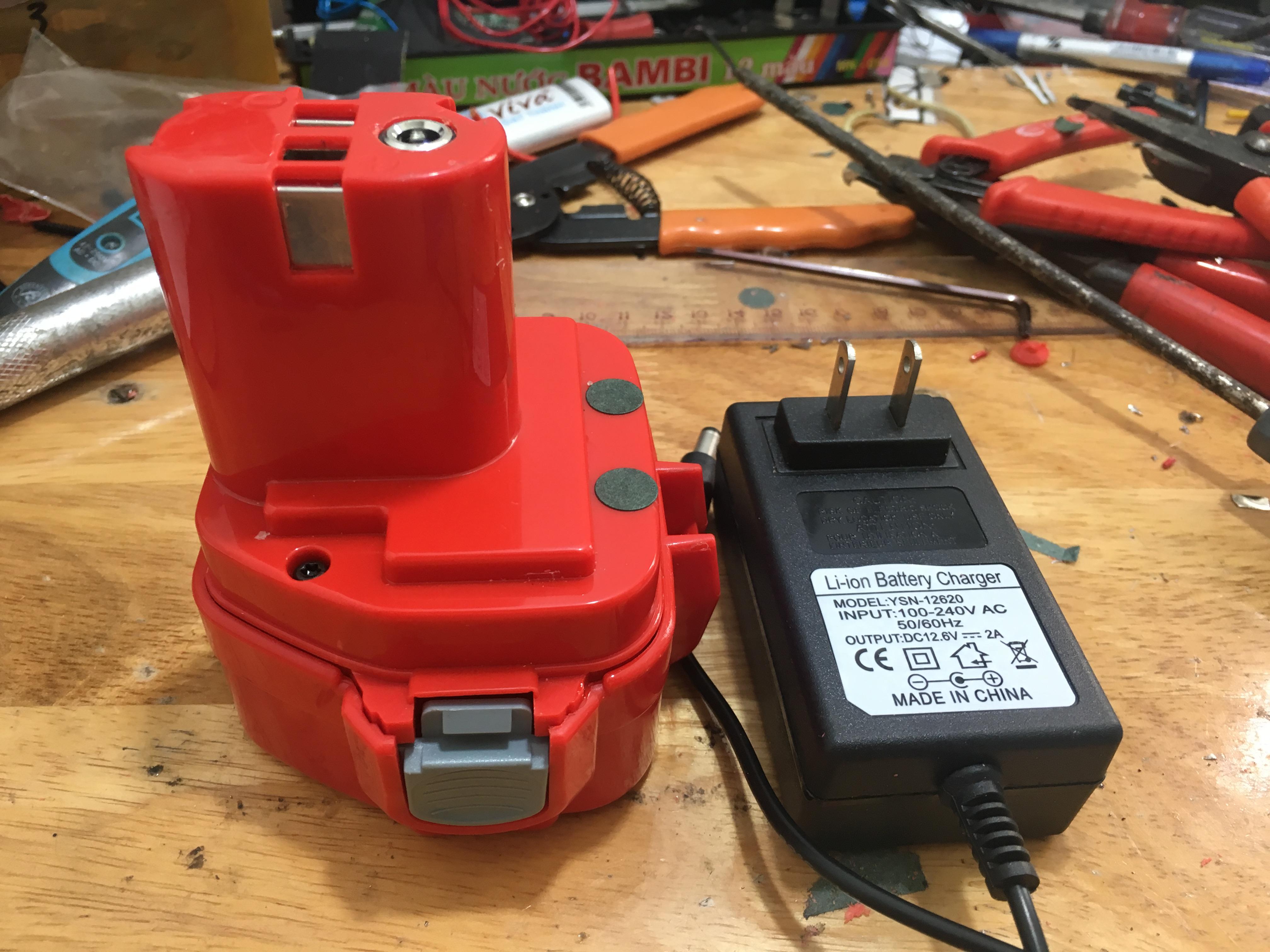 [NPS] Pin máy khoan bắn vít Makita. 12V (có kèm củ sạc Adapter 12V)