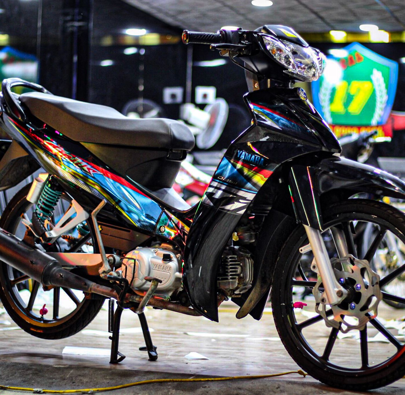 Tem Chế Sirius 110 Dán Xe Đen Bóng Phối Xanh Đỏ Vàng - Tem Chuẩn Không Phai