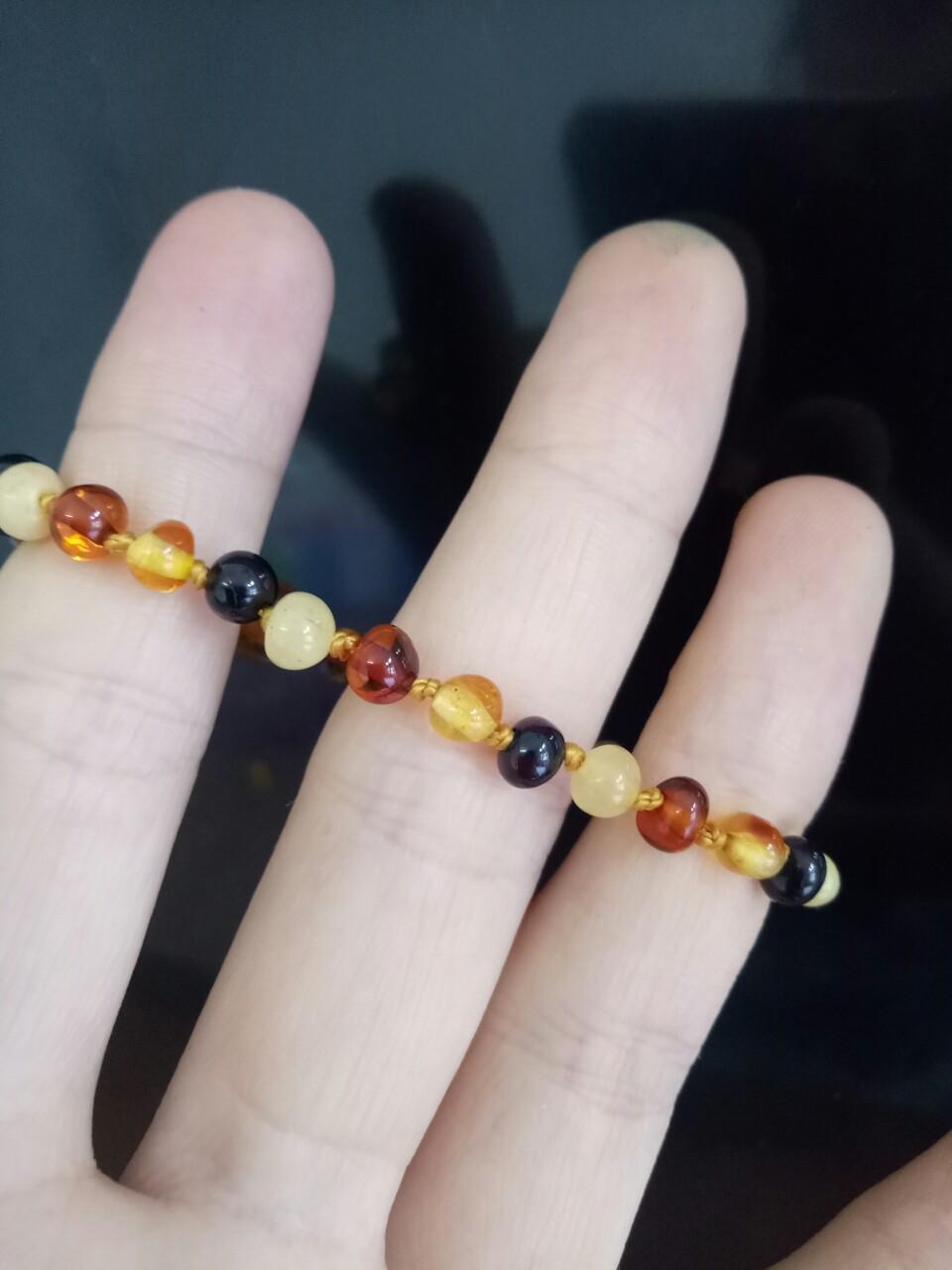 Vòng tay hổ phách cho bé chuẩn xịn