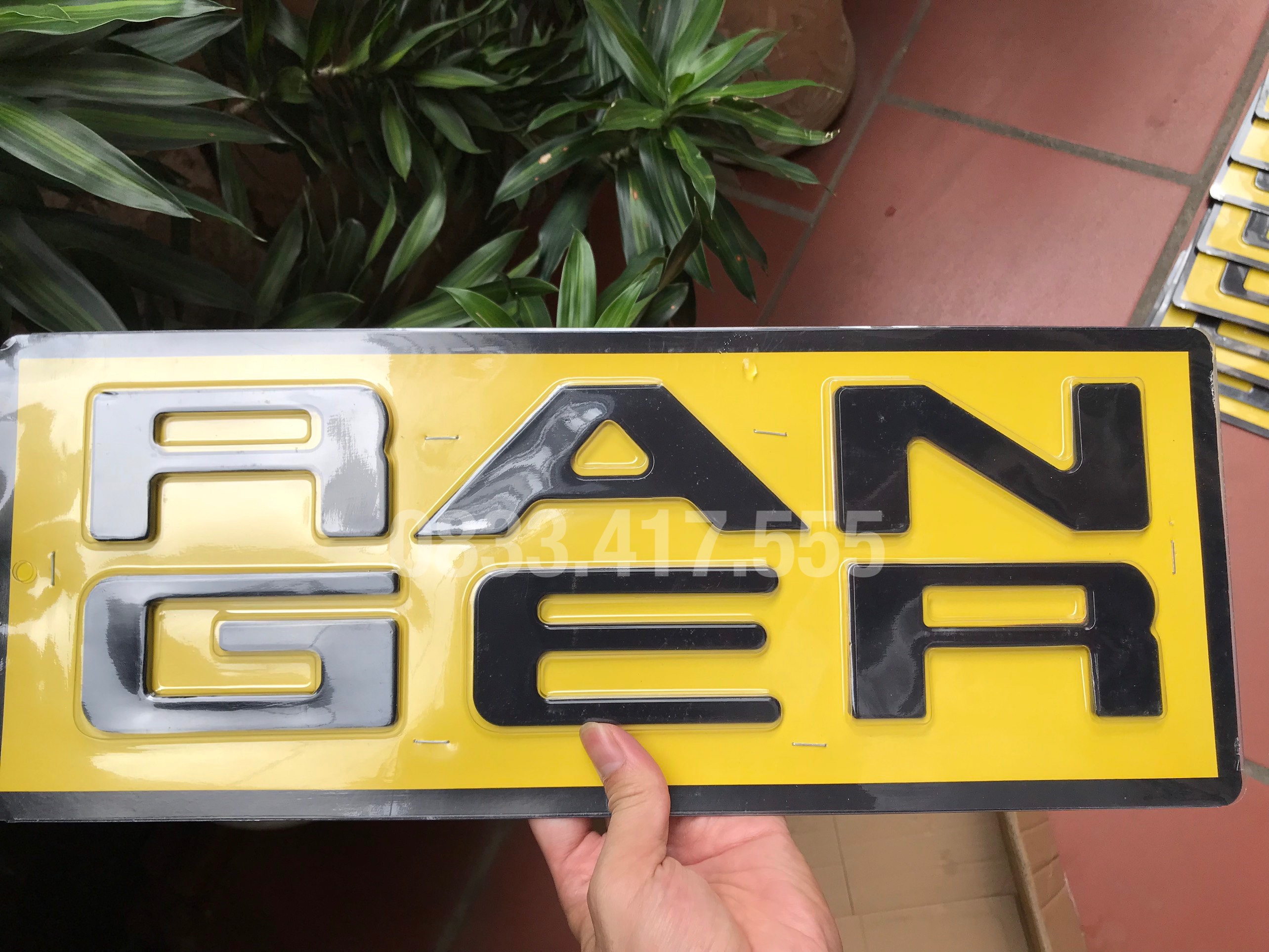 Chữ nổi Ranger dán thùng xe Ford Ranger 2023 -2024. Chữ Ranger nổi dán bửng xe Ford Ranger