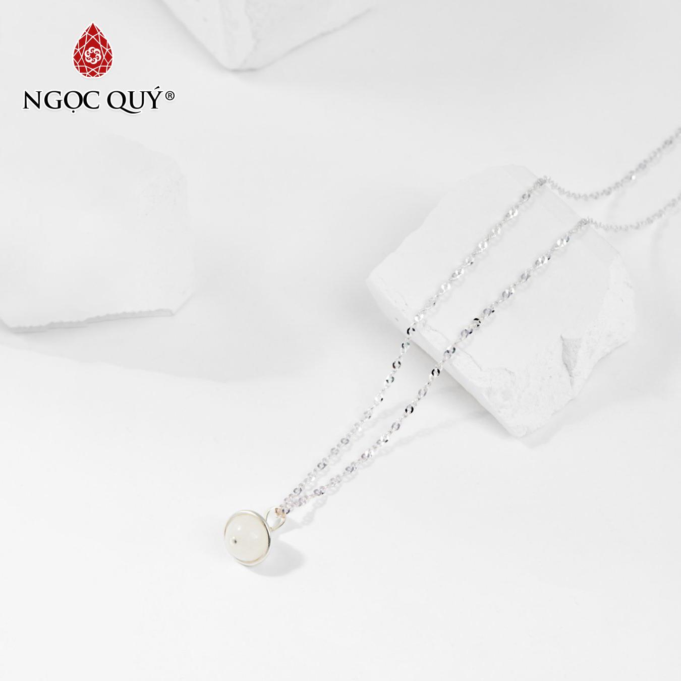 [HCM]Mặt dây chuyền đá xà cừ trắng 8mm mệnh thủykim (màu trắng) tặng dây chuyền - Ngọc Quý Gemstones