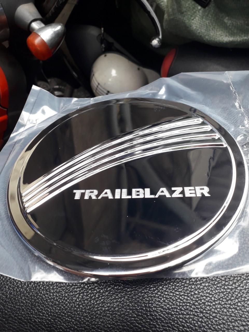 Ốp nắp bình xăng mạ crom chevrolet Trailblazer form 2016-2021