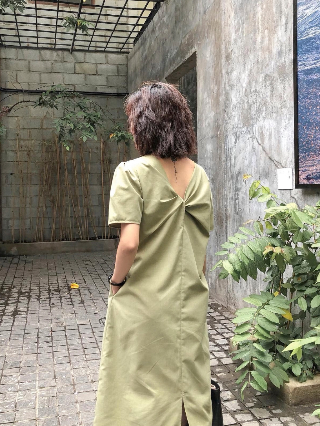 Đầm xoắn form xuông mặc được hai mặt