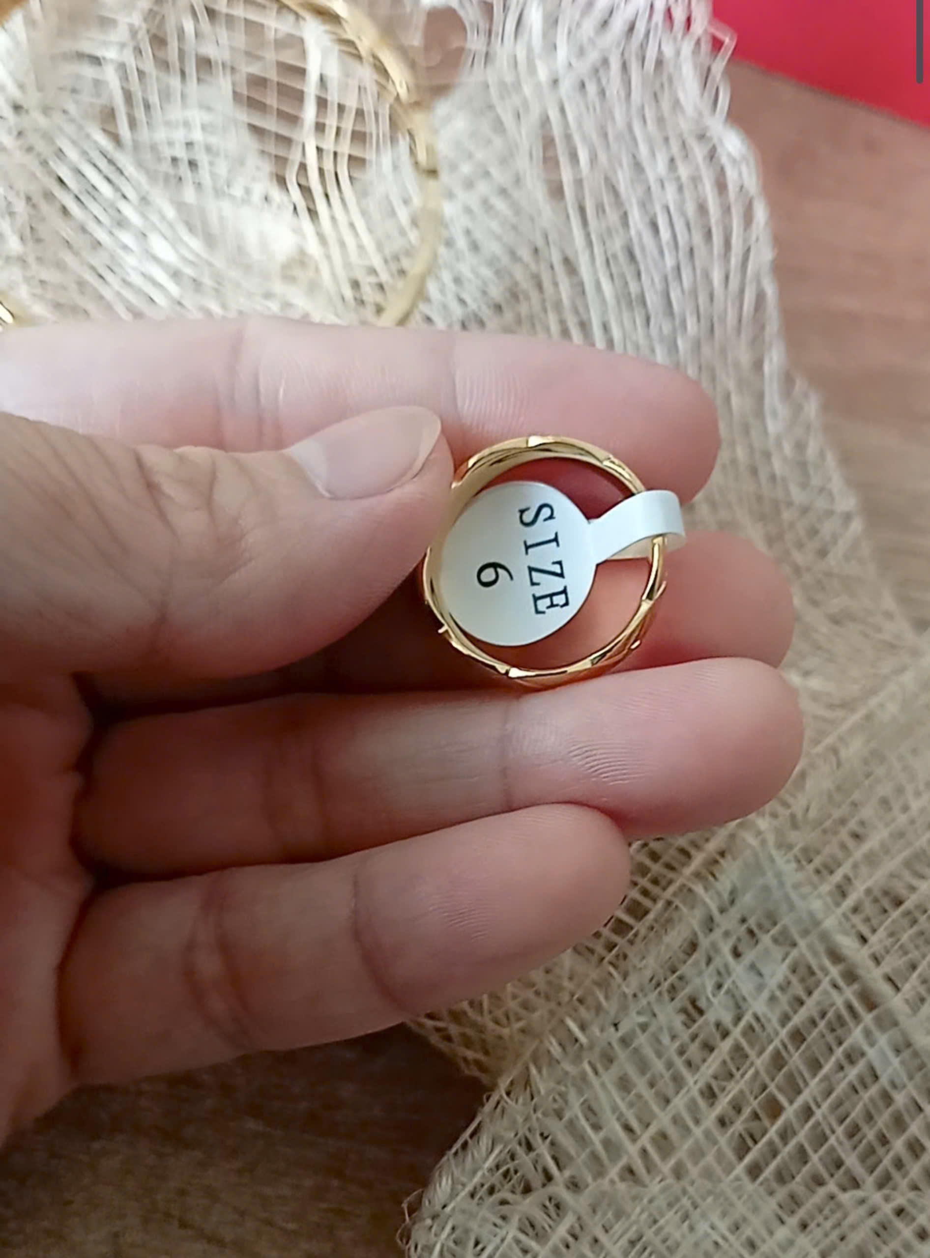 NHẪN TITAN MẠ VÀNG KIỂU BẢN TO