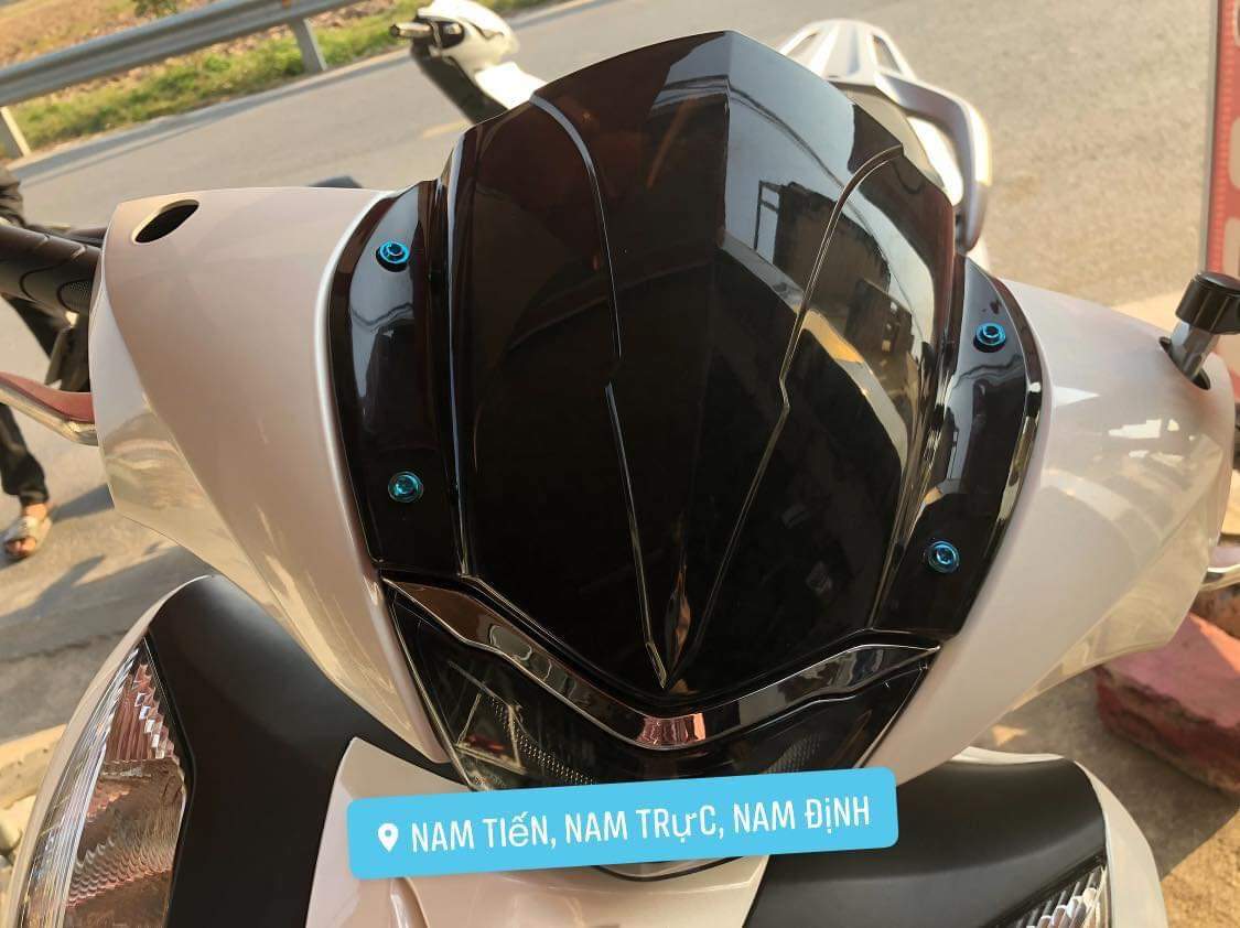 Mão. chắn gió xe sh