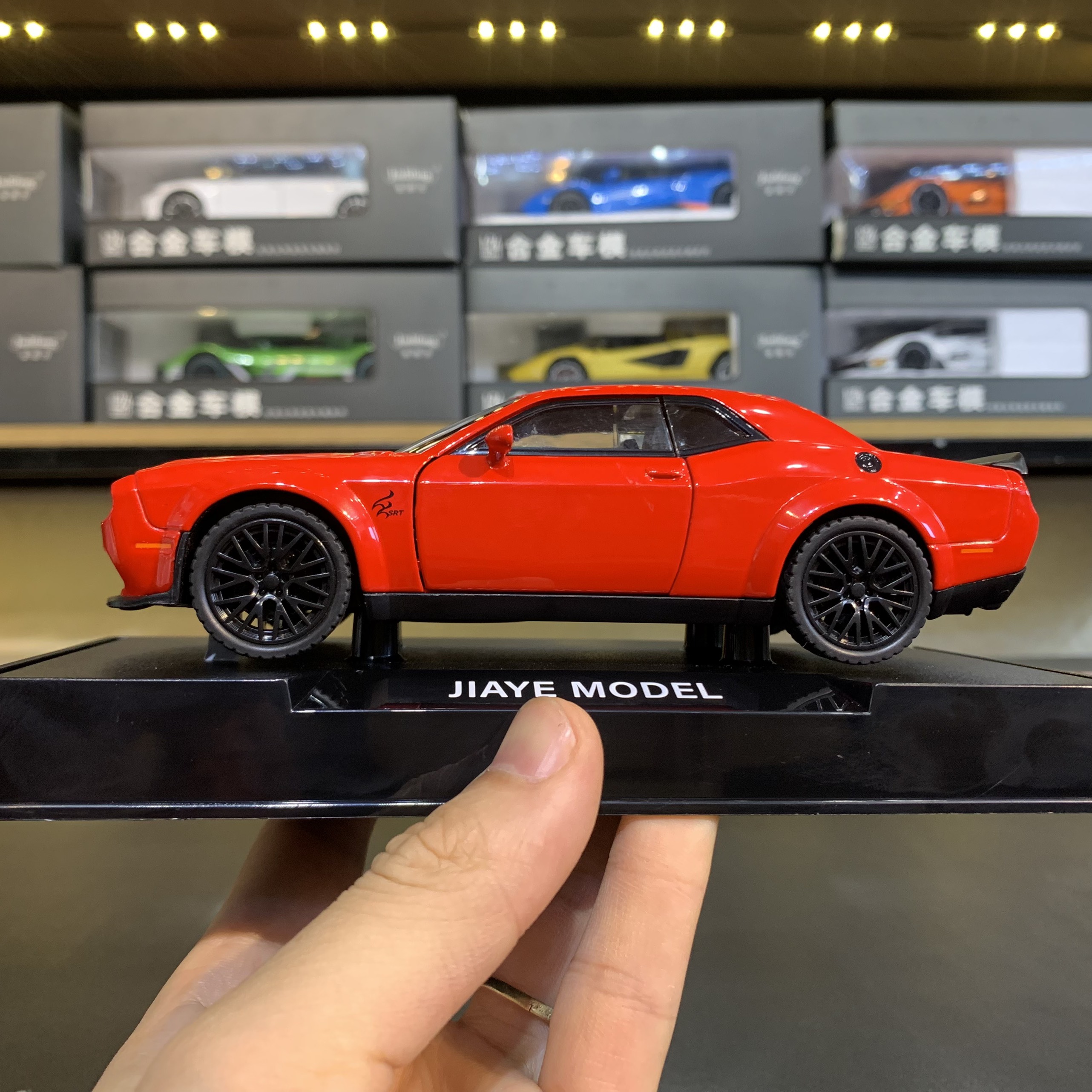 Mô hình xe Dodge Challenger SRT Hellcat 2023 tỉ lệ 1:32 Double Horses