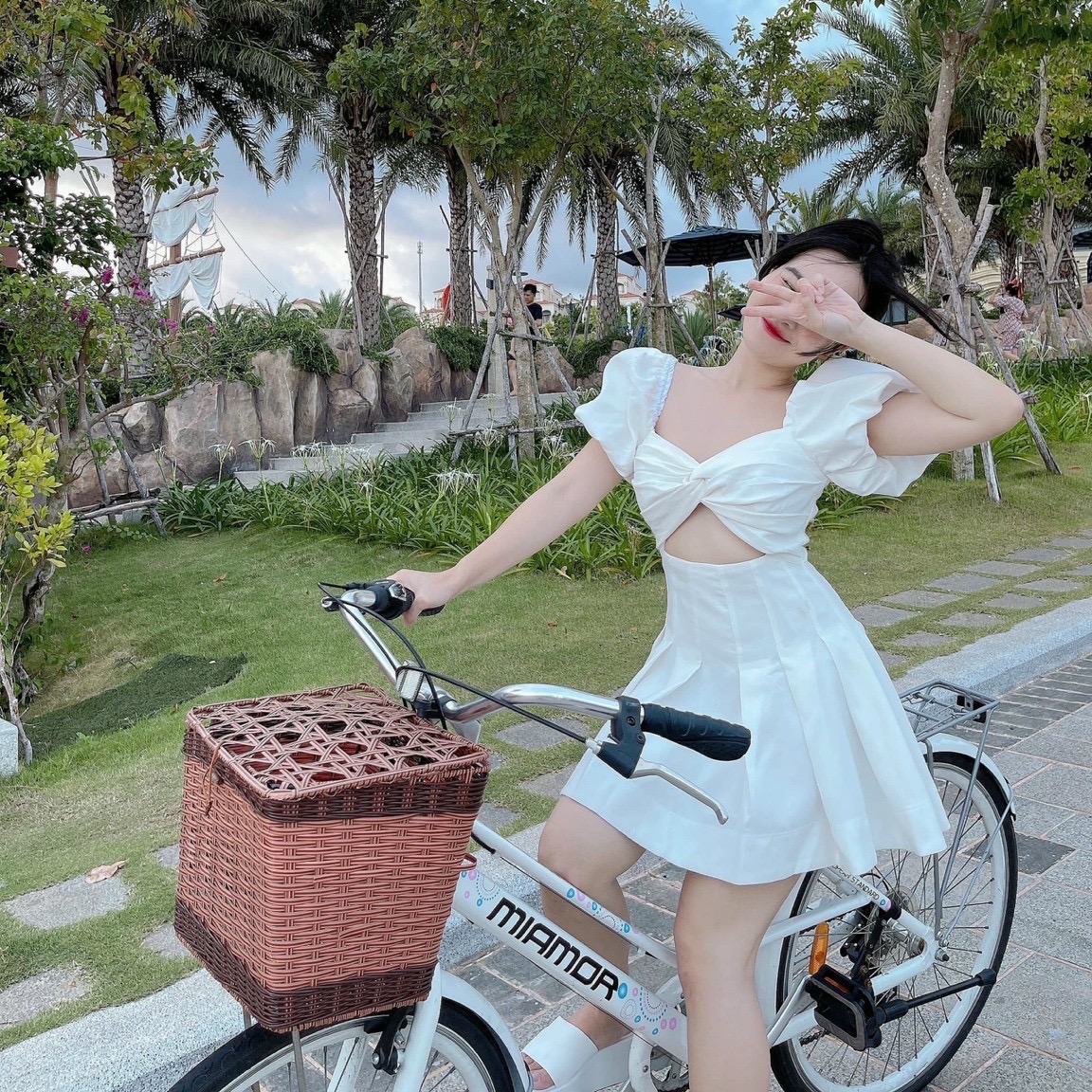 Đầm xoắn ngực form ngắn 3 màu