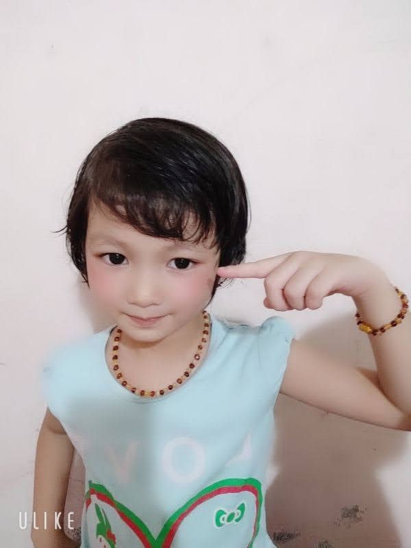 Vòng tay hổ phách cho bé