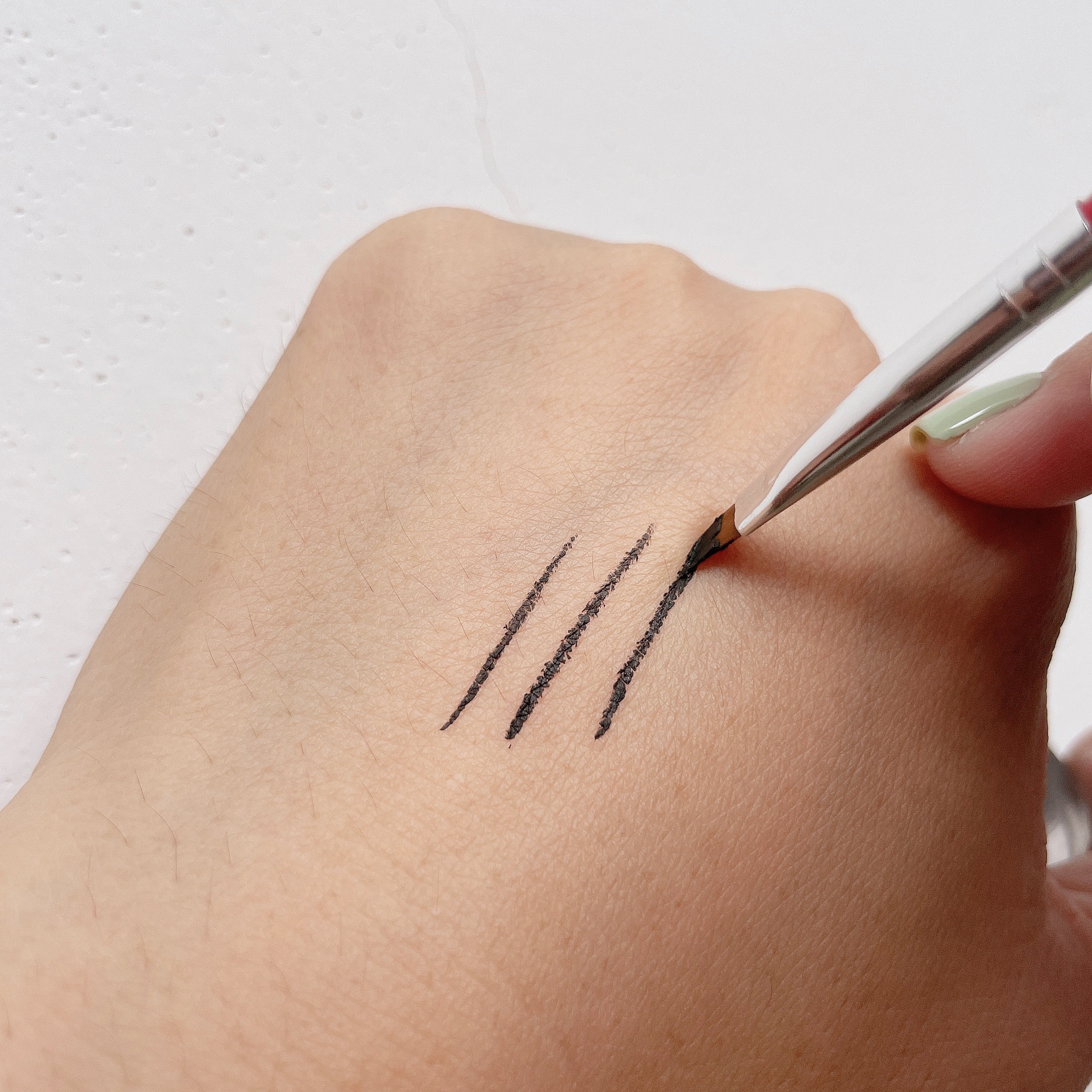 Cọ vẽ eyeliner nét siêu mảnh