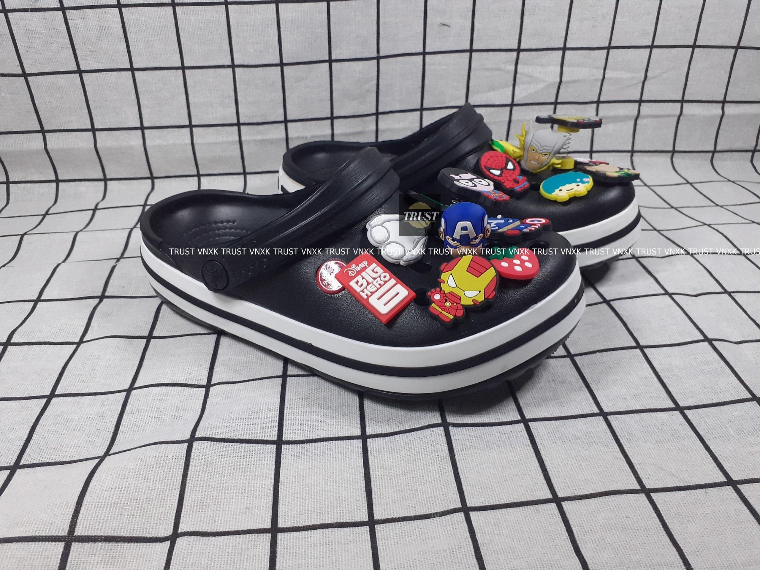 Dép Crocs nam đế bằng + tặng kèm 12 Sticker