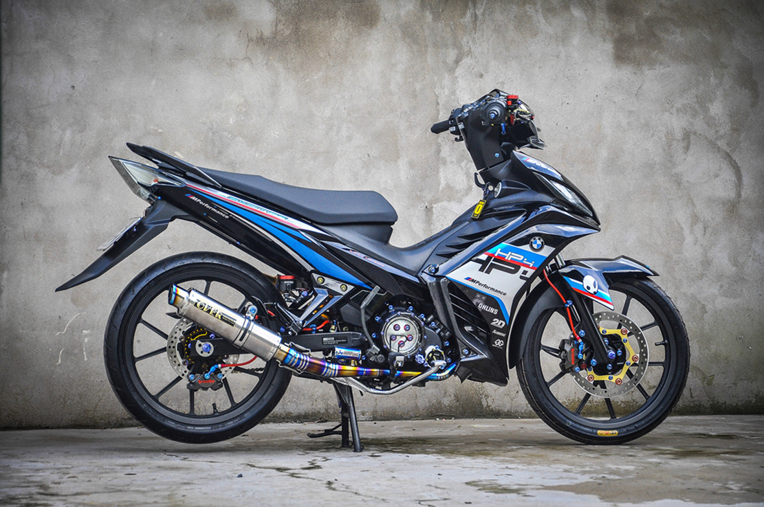 Tem exciter 135 trắng xanh đen hp4