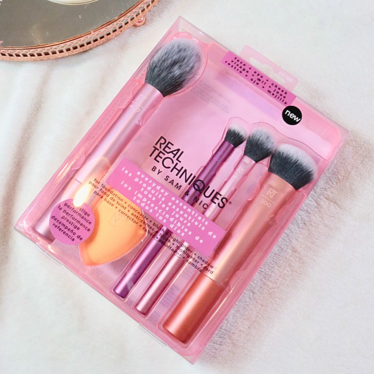 Bill US - Săn Sale 50% - Bộ cọ Real Techniques Everyday Essentials