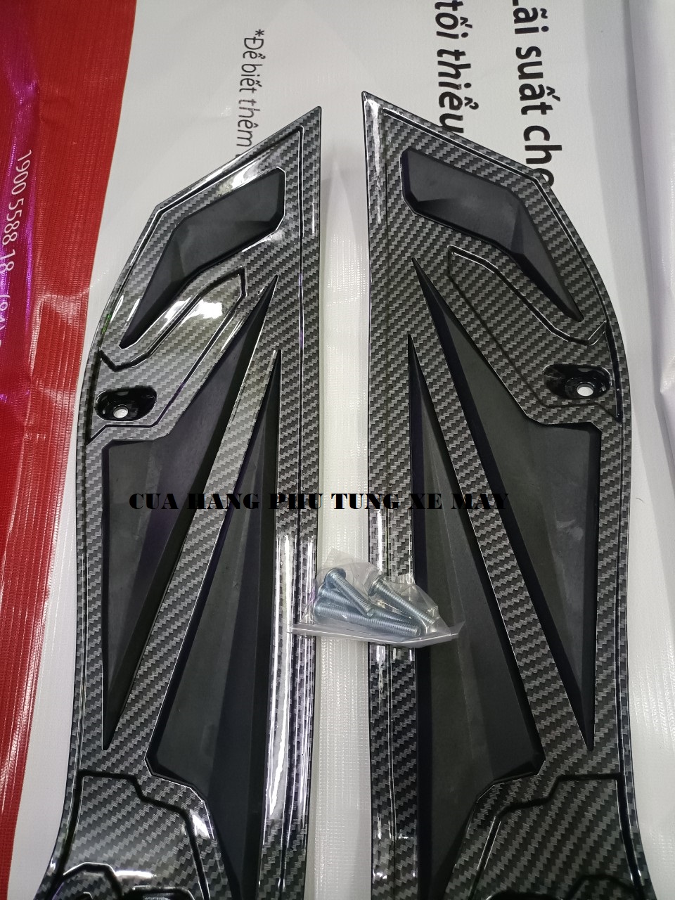 Thảm để chân xe NVX V2 cacbon